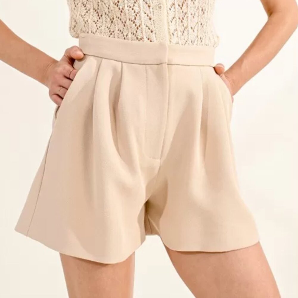 HIGH-WAISTED SHORTS WITH DARTS
